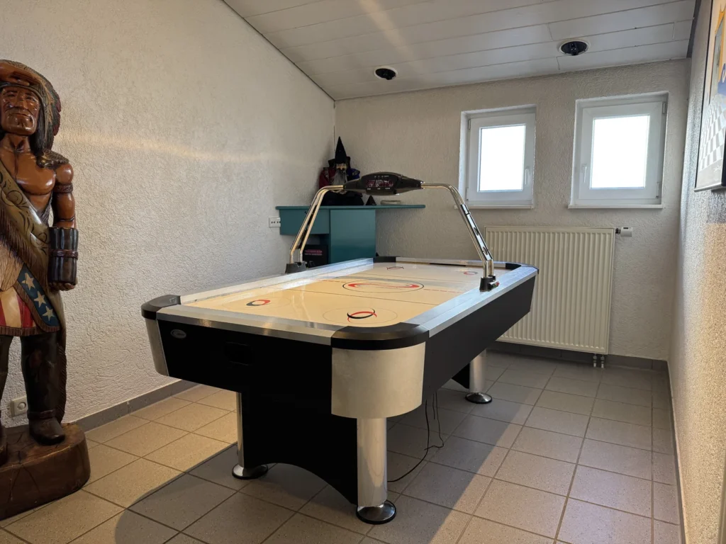 Freizeit- und Spielbereich mit Tischkicker
